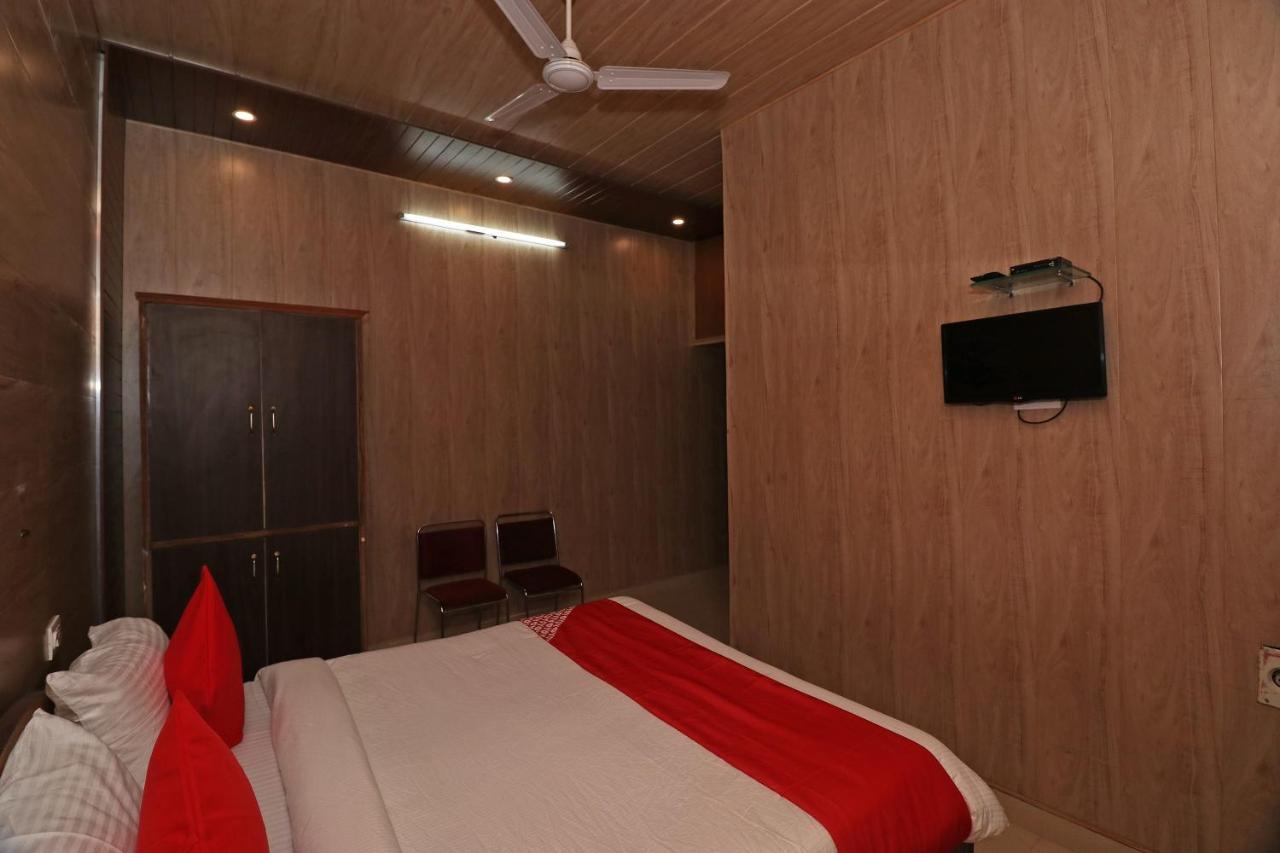 Oyo 27750 Bhagwati Residency Hotel Mirzapur Bagian luar foto