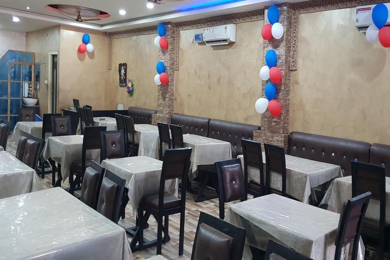 Oyo 27750 Bhagwati Residency Hotel Mirzapur Bagian luar foto