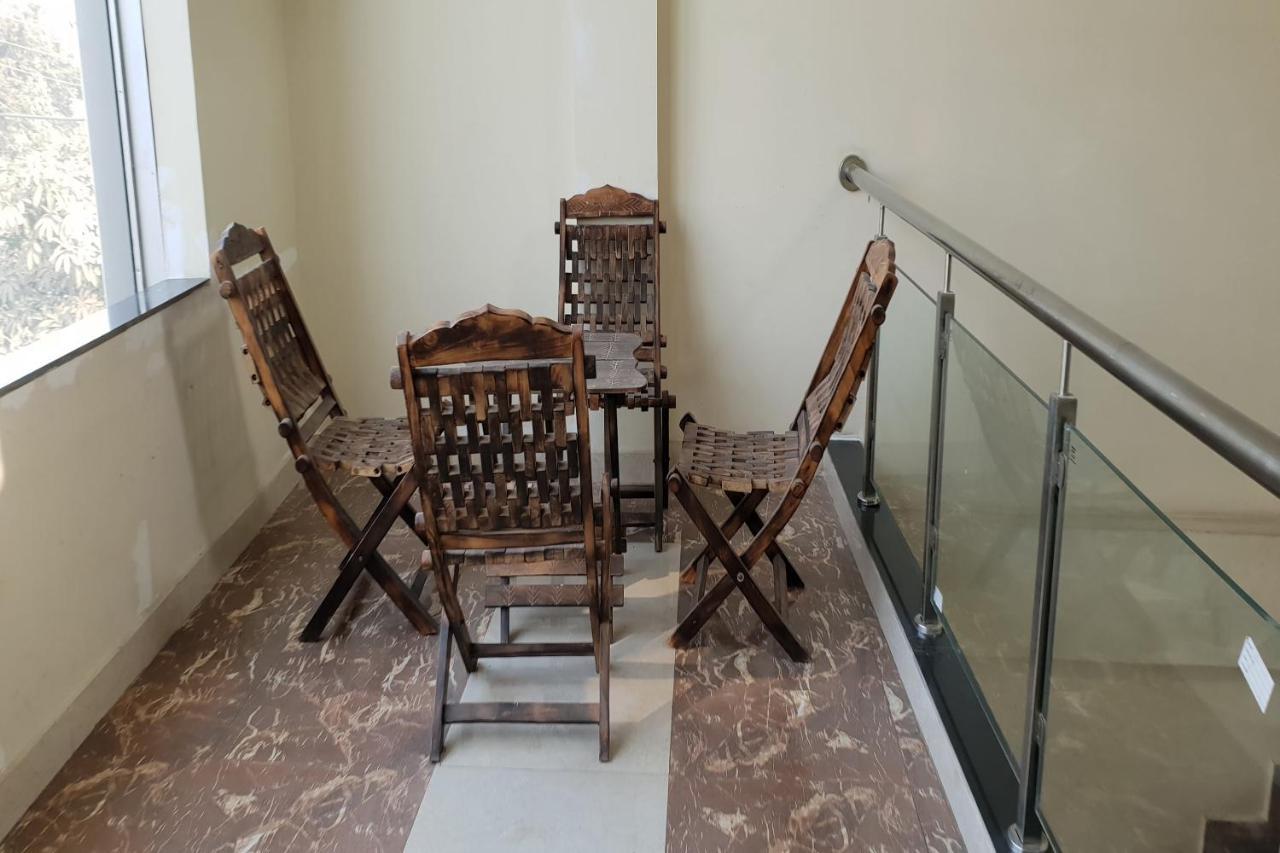 Oyo 27750 Bhagwati Residency Hotel Mirzapur Bagian luar foto