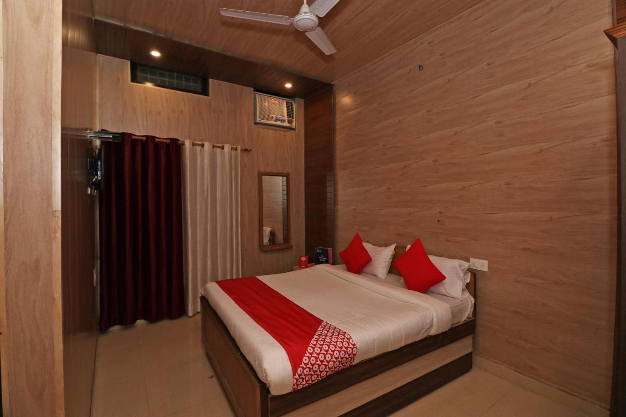 Oyo 27750 Bhagwati Residency Hotel Mirzapur Bagian luar foto