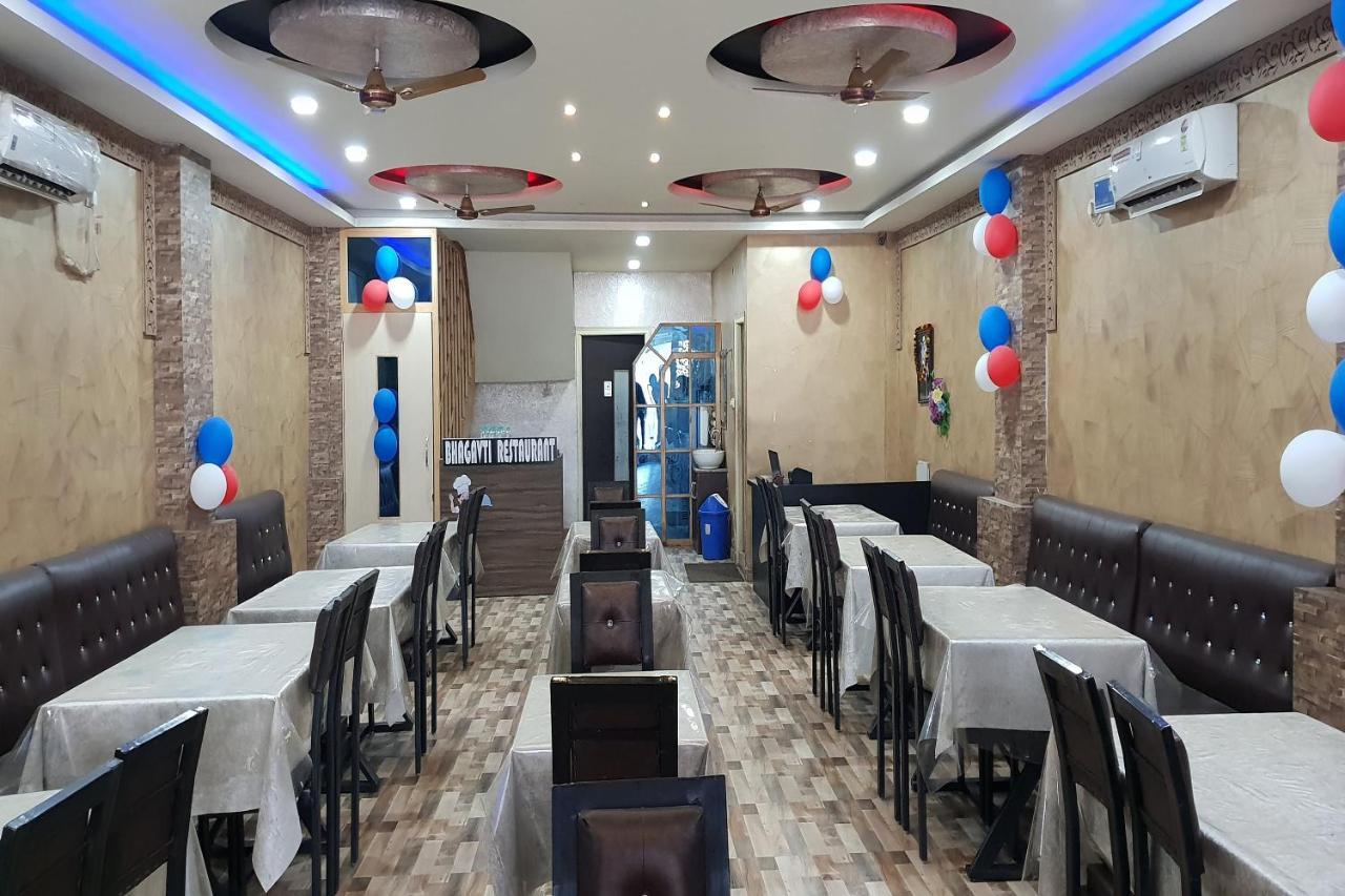 Oyo 27750 Bhagwati Residency Hotel Mirzapur Bagian luar foto