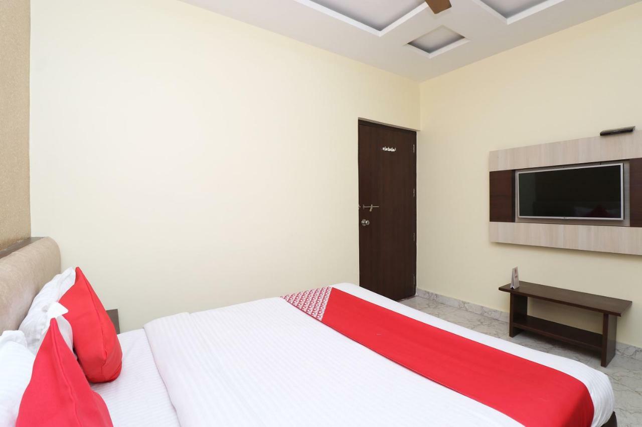 Oyo 27750 Bhagwati Residency Hotel Mirzapur Bagian luar foto